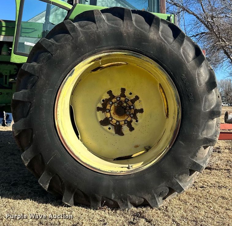 image for item ER8564 1975 John Deere 4430H tractor