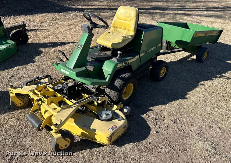 image for item ER8566 1995 John Deere F725 lawn mower
