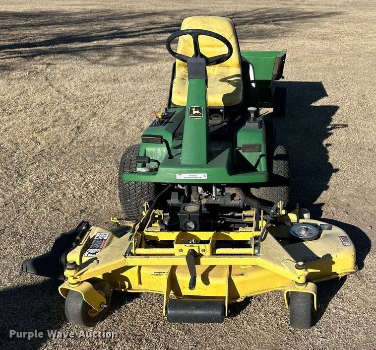 image for item ER8566 1995 John Deere F725 lawn mower