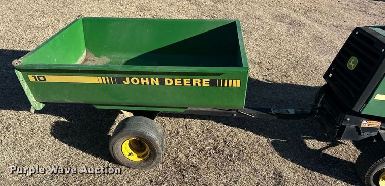 image for item ER8566 1995 John Deere F725 lawn mower