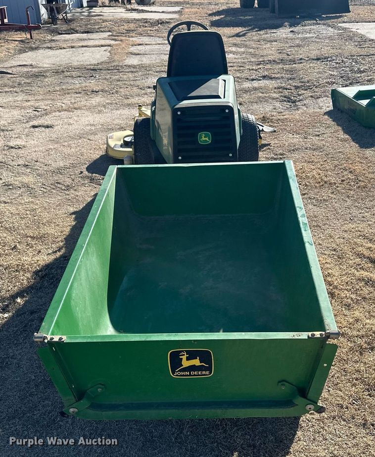 image for item ER8566 1995 John Deere F725 lawn mower