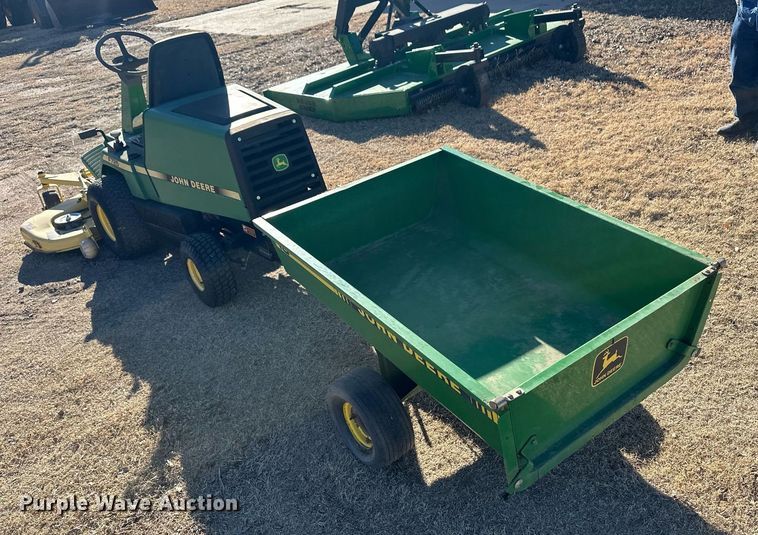 image for item ER8566 1995 John Deere F725 lawn mower