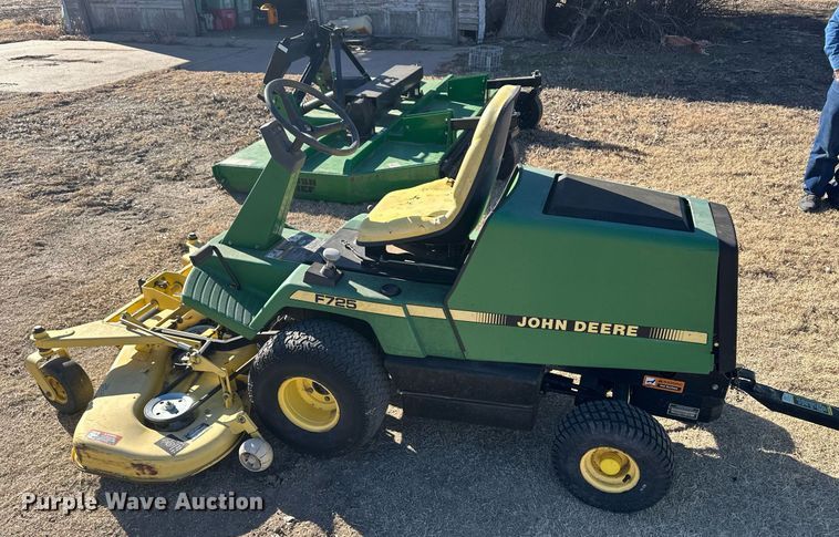 image for item ER8566 1995 John Deere F725 lawn mower