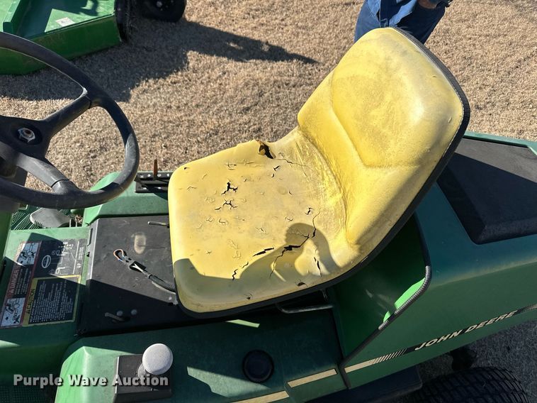image for item ER8566 1995 John Deere F725 lawn mower