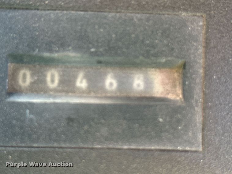 image for item ER8566 1995 John Deere F725 lawn mower