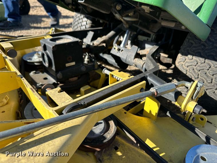 image for item ER8566 1995 John Deere F725 lawn mower