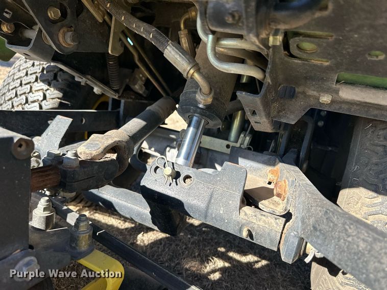 image for item ER8566 1995 John Deere F725 lawn mower