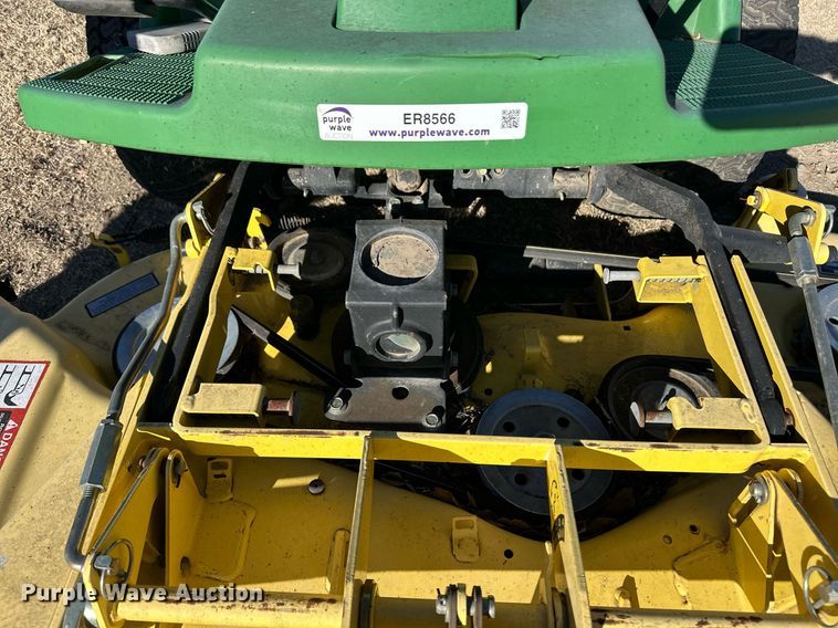 image for item ER8566 1995 John Deere F725 lawn mower