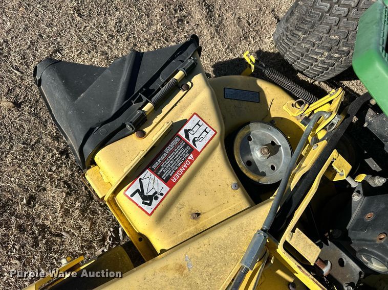 image for item ER8566 1995 John Deere F725 lawn mower