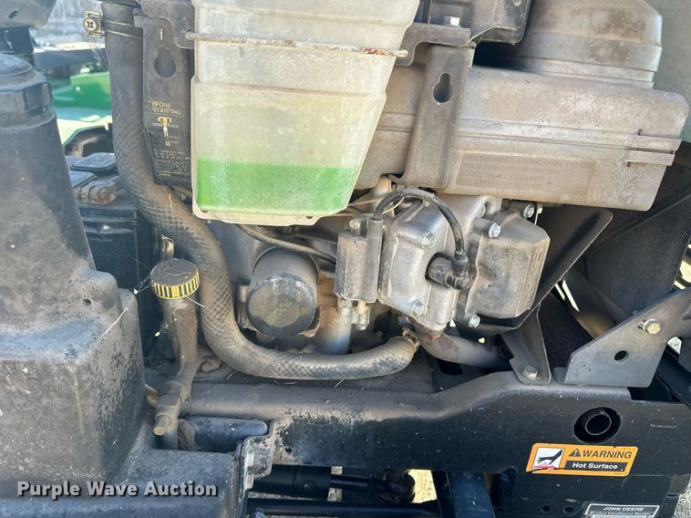 image for item ER8566 1995 John Deere F725 lawn mower