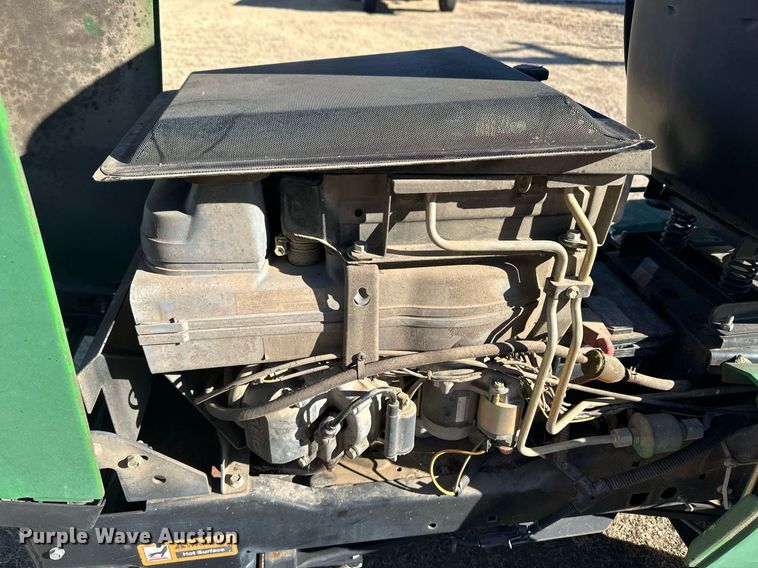 image for item ER8566 1995 John Deere F725 lawn mower