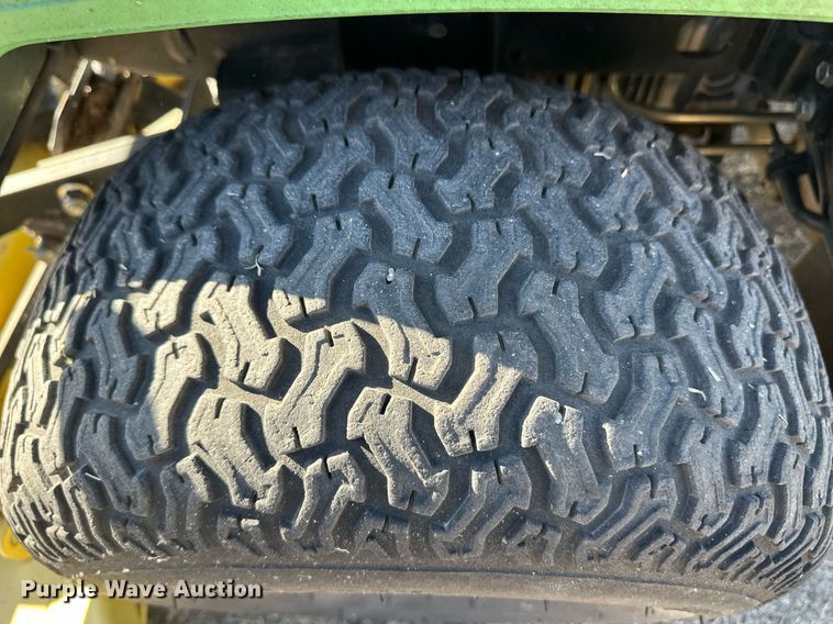 image for item ER8566 1995 John Deere F725 lawn mower