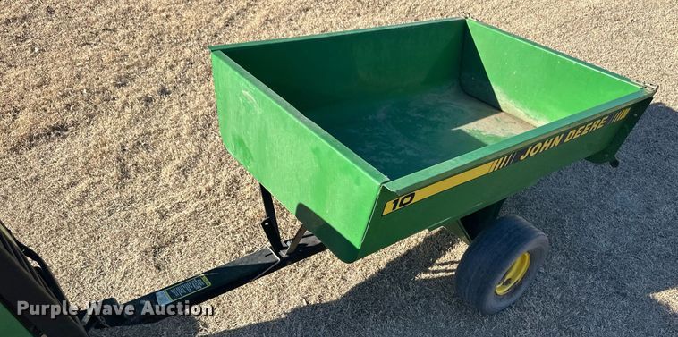 image for item ER8566 1995 John Deere F725 lawn mower