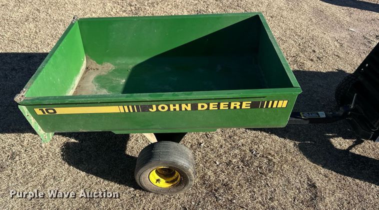 image for item ER8566 1995 John Deere F725 lawn mower