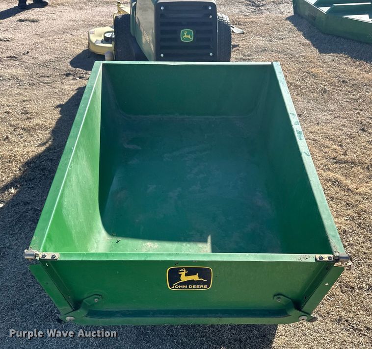 image for item ER8566 1995 John Deere F725 lawn mower