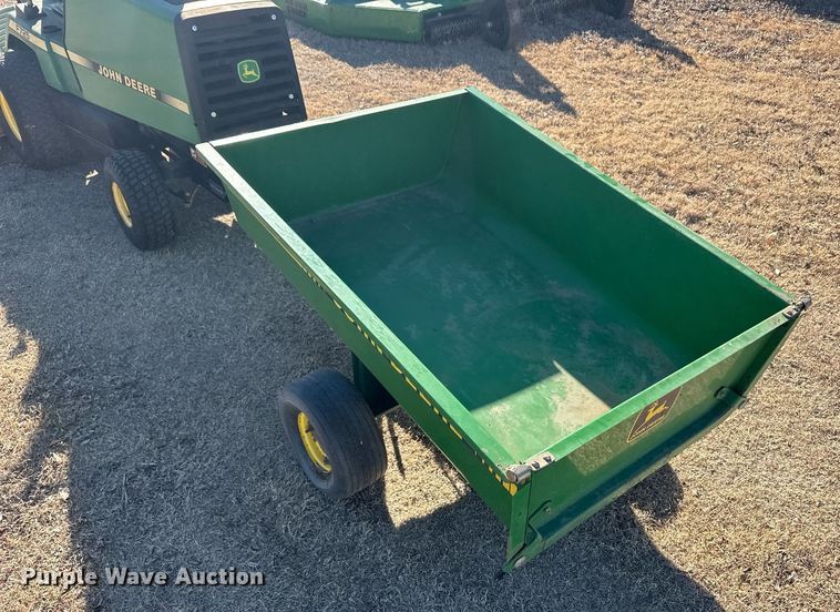 image for item ER8566 1995 John Deere F725 lawn mower