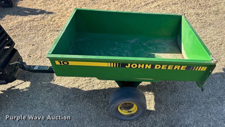 image for item ER8566 1995 John Deere F725 lawn mower