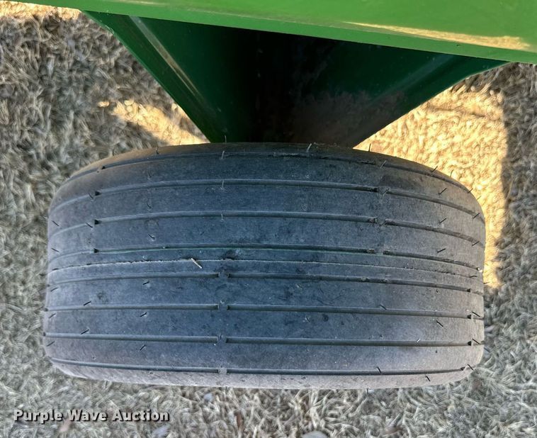 image for item ER8566 1995 John Deere F725 lawn mower