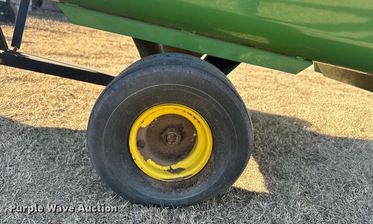 image for item ER8566 1995 John Deere F725 lawn mower