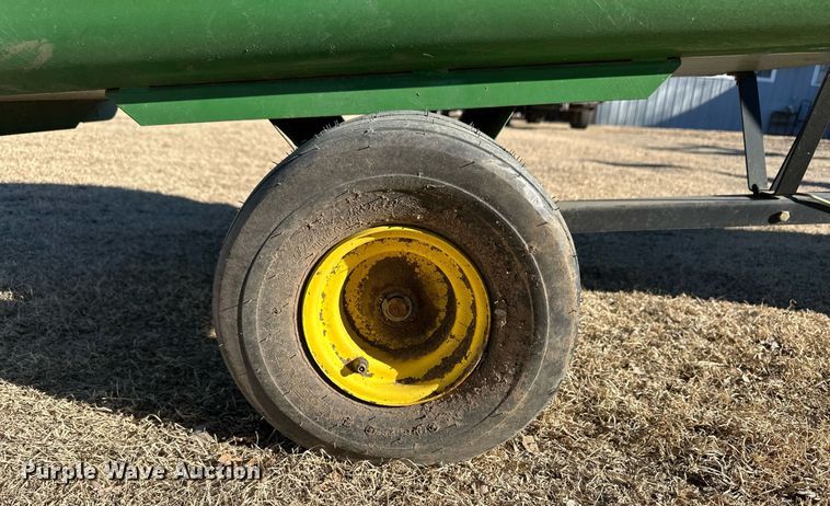 image for item ER8566 1995 John Deere F725 lawn mower