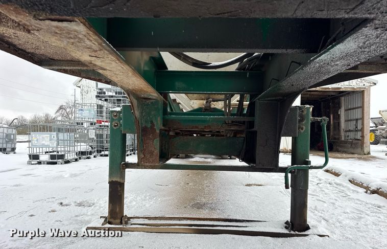 image for item OG9742 2012 Behnke Enterprises DDT24-42 fertilizer delivery trailer