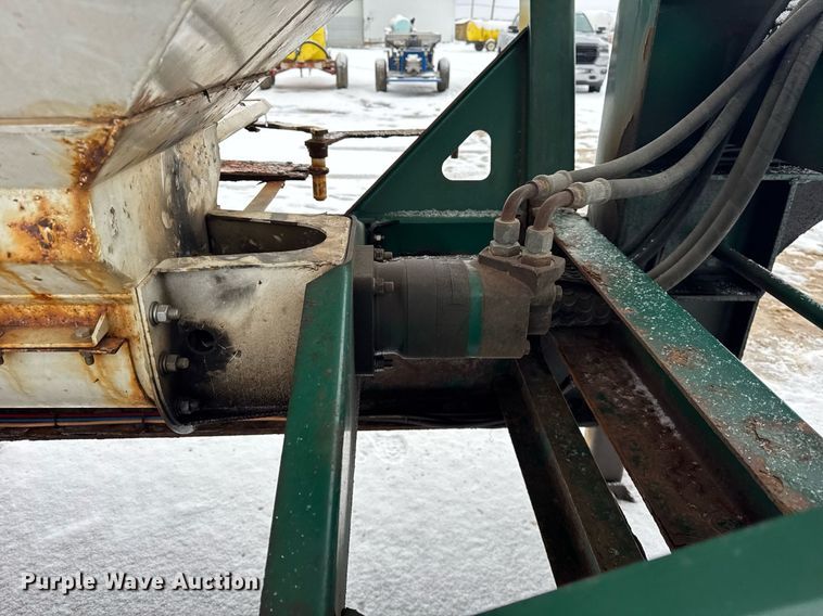 image for item OG9742 2012 Behnke Enterprises DDT24-42 fertilizer delivery trailer