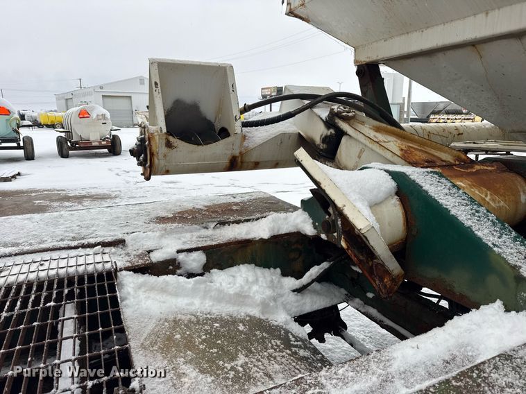 image for item OG9742 2012 Behnke Enterprises DDT24-42 fertilizer delivery trailer