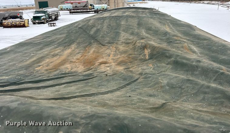 image for item OG9742 2012 Behnke Enterprises DDT24-42 fertilizer delivery trailer