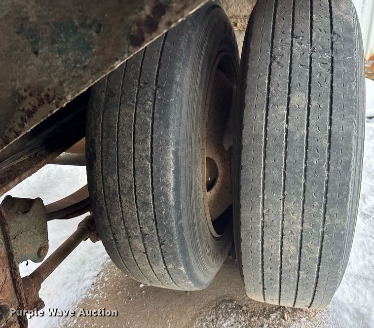 image for item OG9742 2012 Behnke Enterprises DDT24-42 fertilizer delivery trailer