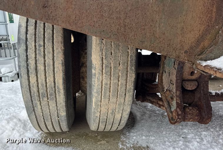 image for item OG9742 2012 Behnke Enterprises DDT24-42 fertilizer delivery trailer