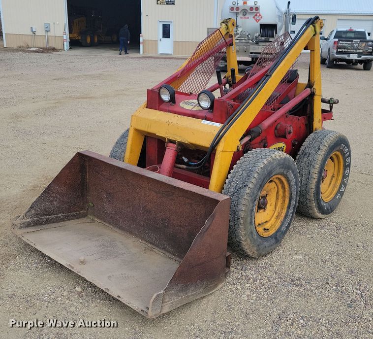 image for item OH9492 Melroe M400 skid steer loader