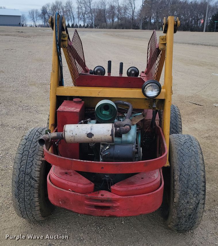 image for item OH9492 Melroe M400 skid steer loader