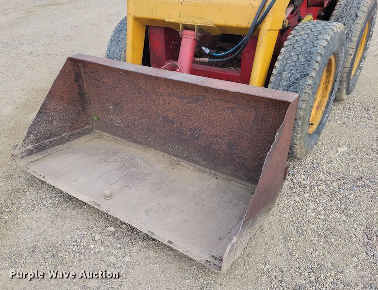 image for item OH9492 Melroe M400 skid steer loader