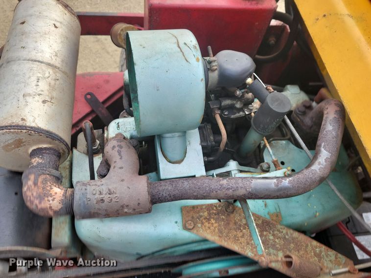 image for item OH9492 Melroe M400 skid steer loader