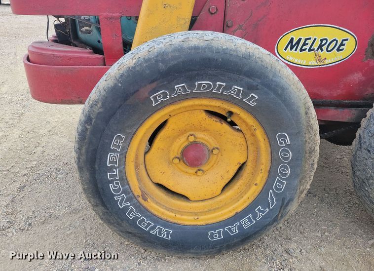 image for item OH9492 Melroe M400 skid steer loader