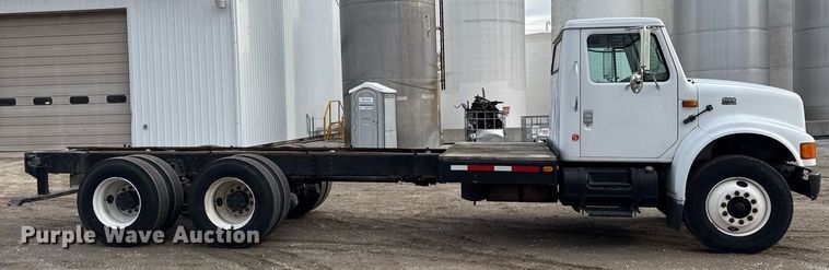 image for item DH9218 1998 International 4900 truck cab and chassis