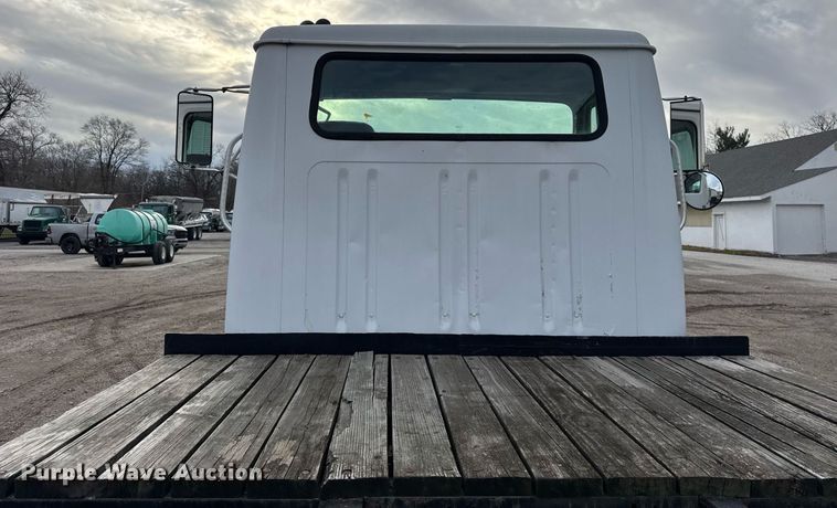 image for item DH9218 1998 International 4900 truck cab and chassis