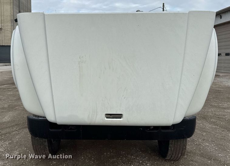 image for item DH9218 1998 International 4900 truck cab and chassis