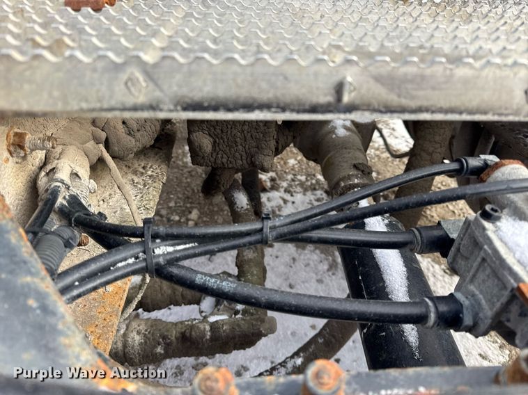 image for item DH9520 2004 Mack  CX613 semi truck