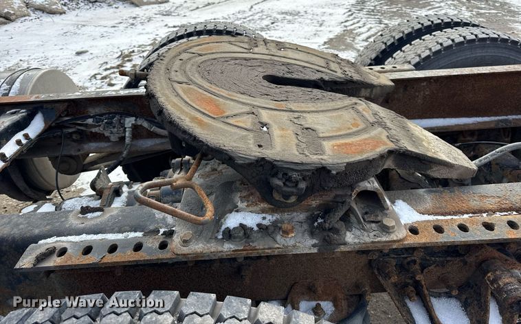 image for item DH9520 2004 Mack  CX613 semi truck