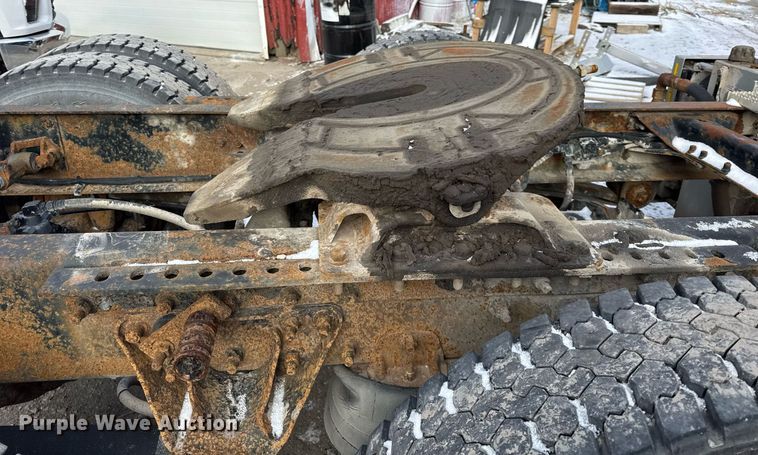 image for item DH9520 2004 Mack  CX613 semi truck