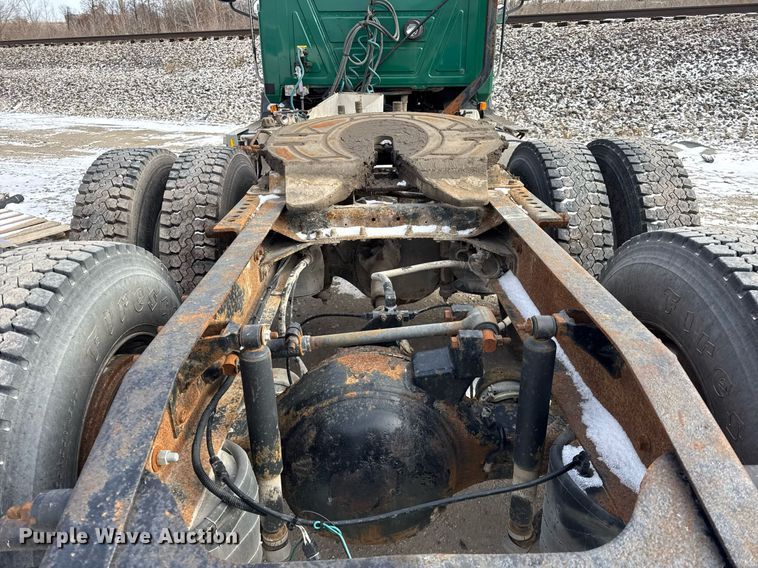 image for item DH9520 2004 Mack  CX613 semi truck