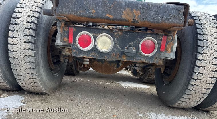 image for item DH9520 2004 Mack  CX613 semi truck