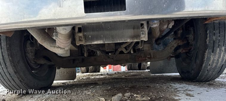 image for item DH9520 2004 Mack  CX613 semi truck