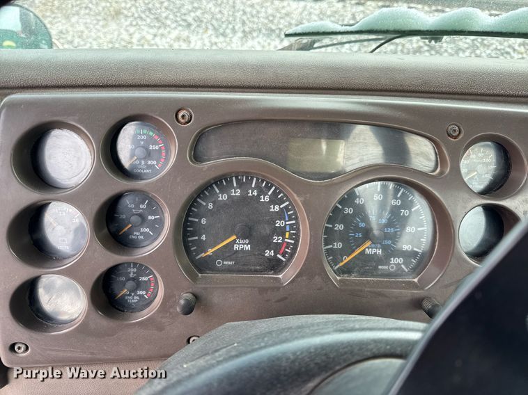 image for item DH9520 2004 Mack  CX613 semi truck