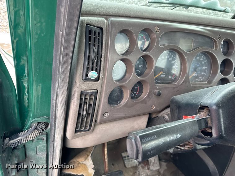 image for item DH9520 2004 Mack  CX613 semi truck