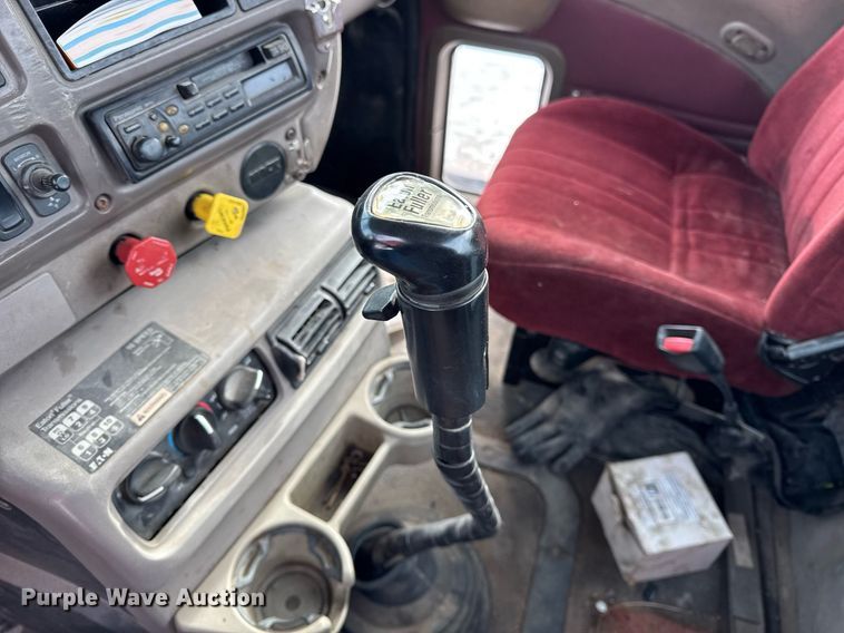 image for item DH9520 2004 Mack  CX613 semi truck