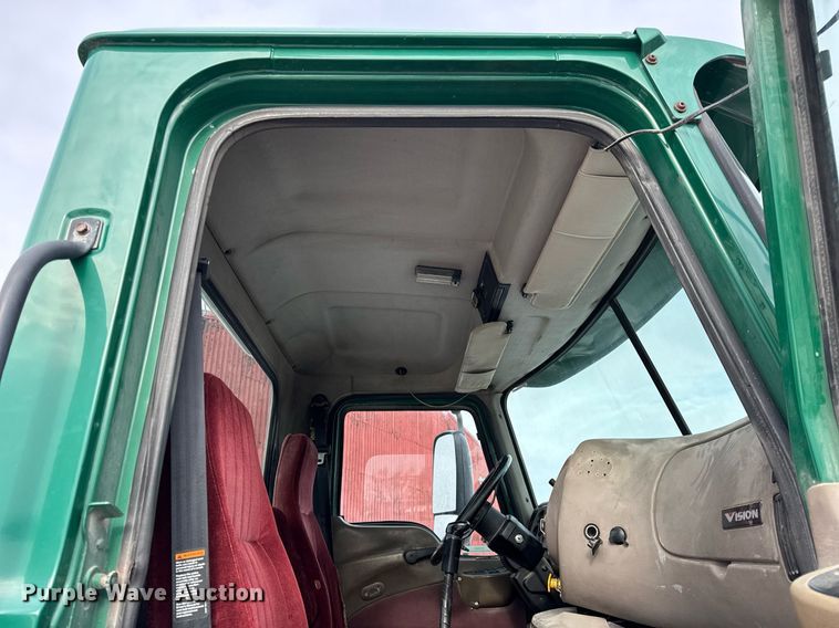 image for item DH9520 2004 Mack  CX613 semi truck