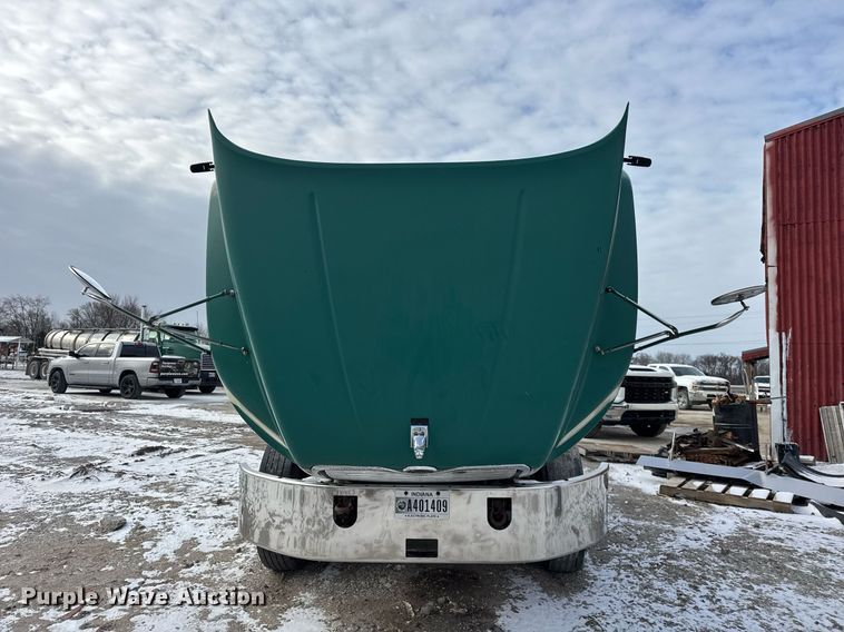 image for item DH9520 2004 Mack  CX613 semi truck