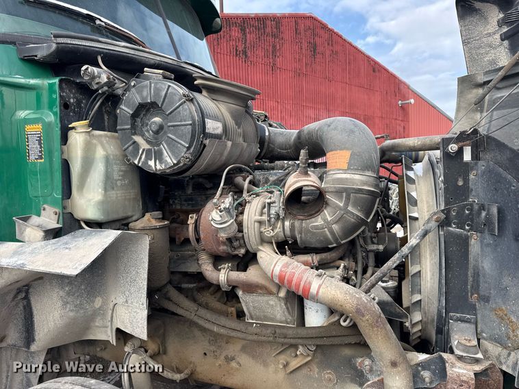 image for item DH9520 2004 Mack  CX613 semi truck